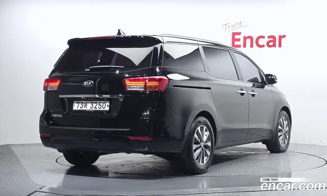 Kia Carnival 2016 2.2 автомат (гидро), миниатюра 2 Kia Carnival 2016 2.2 автомат (гидро), миниатюра 2