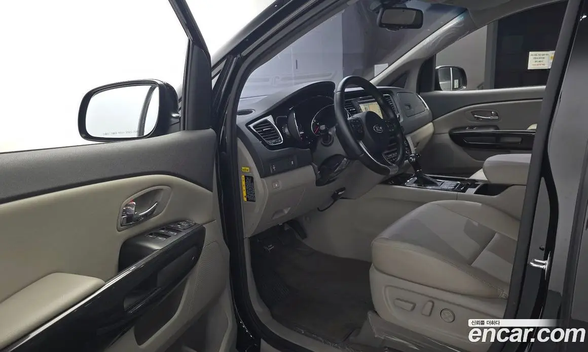 Kia Carnival 2016 2.2 автомат (гидро), фото 13 Kia Carnival 2016 2.2 автомат (гидро), фото 13