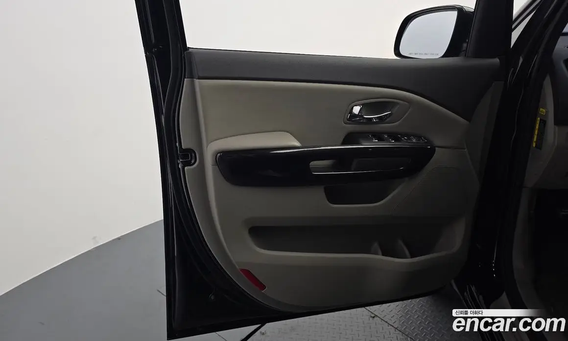 Kia Carnival 2016 2.2 автомат (гидро), фото 14 Kia Carnival 2016 2.2 автомат (гидро), фото 14