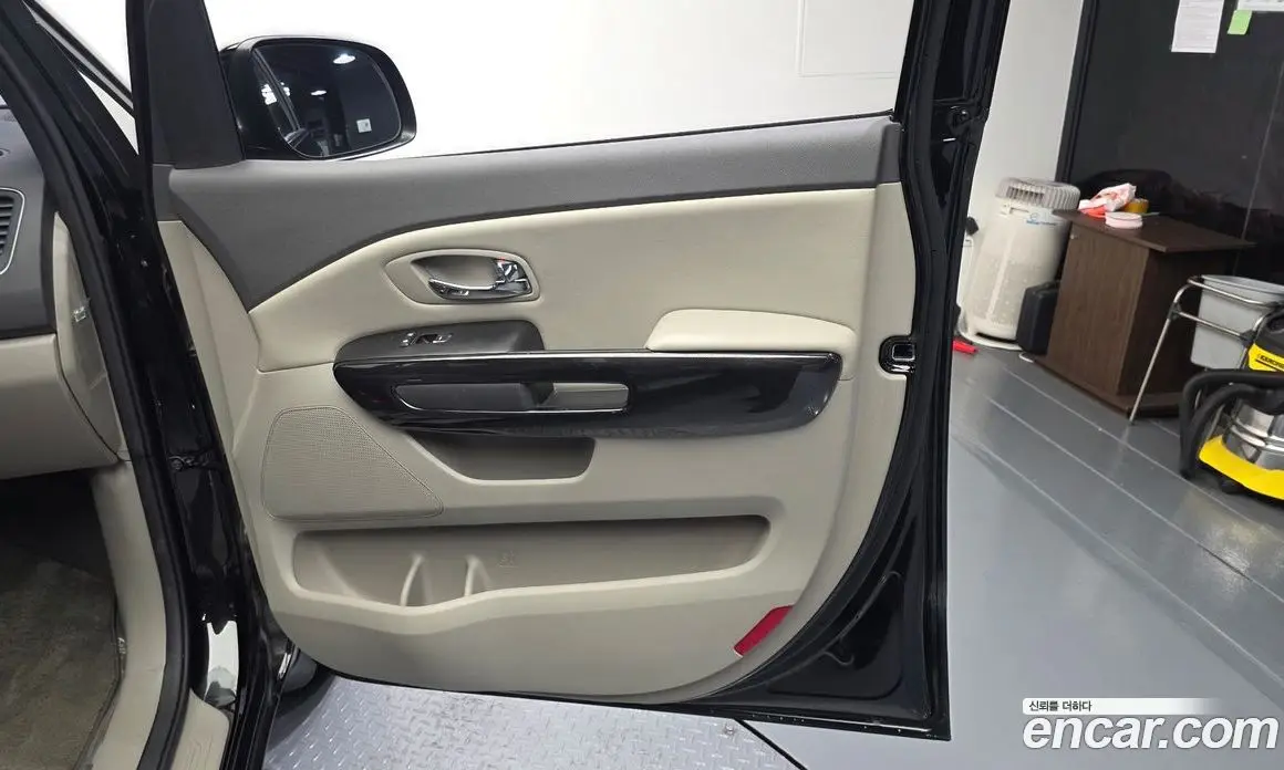 Kia Carnival 2016 2.2 автомат (гидро), фото 15 Kia Carnival 2016 2.2 автомат (гидро), фото 15