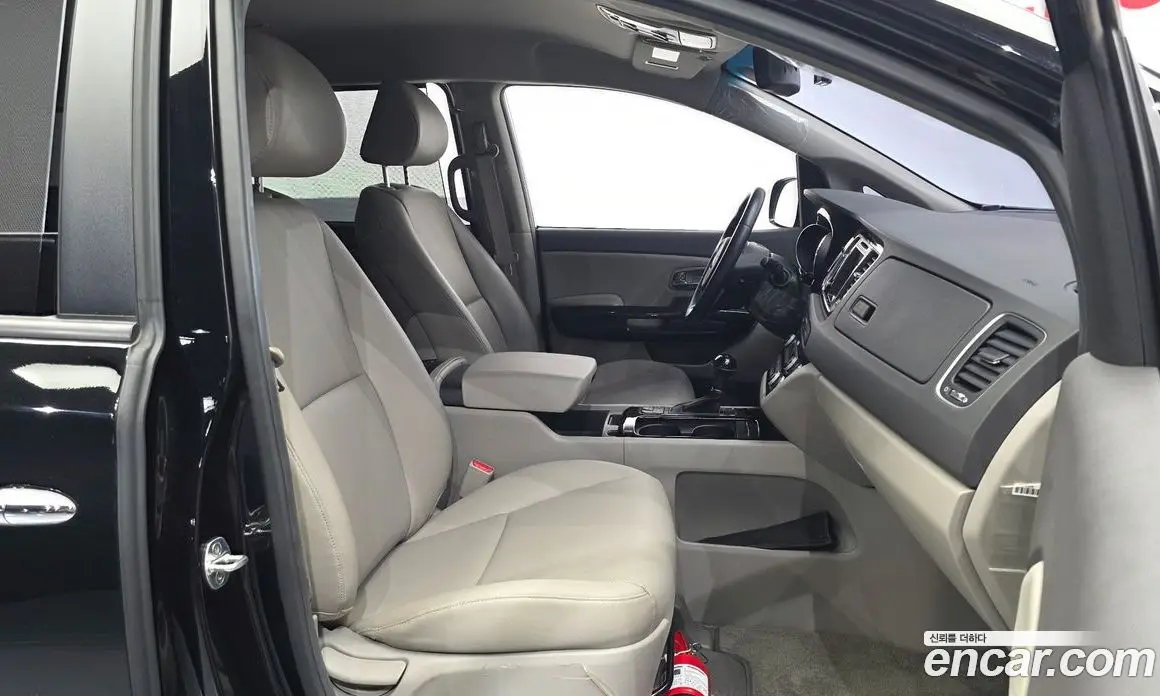 Kia Carnival 2016 2.2 автомат (гидро), фото 16 Kia Carnival 2016 2.2 автомат (гидро), фото 16