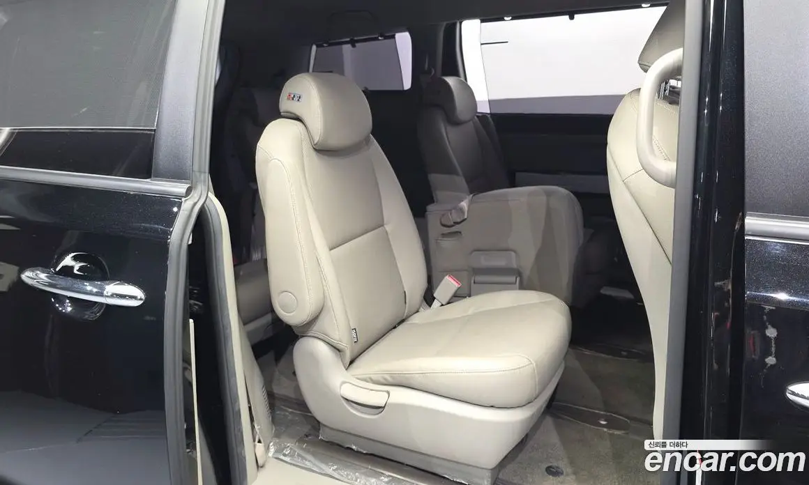 Kia Carnival 2016 2.2 автомат (гидро), фото 17 Kia Carnival 2016 2.2 автомат (гидро), фото 17