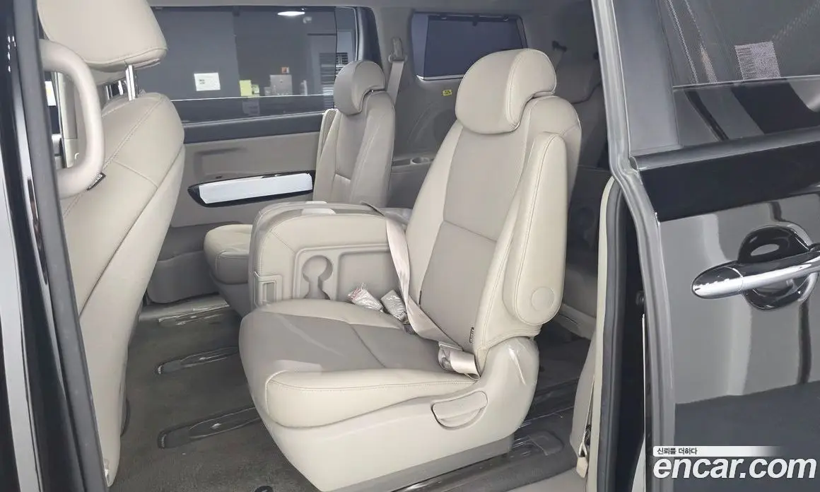 Kia Carnival 2016 2.2 автомат (гидро), фото 18 Kia Carnival 2016 2.2 автомат (гидро), фото 18