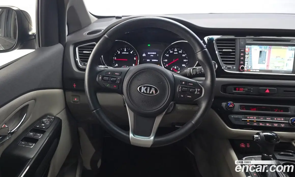 Kia Carnival 2016 2.2 автомат (гидро), фото 20 Kia Carnival 2016 2.2 автомат (гидро), фото 20