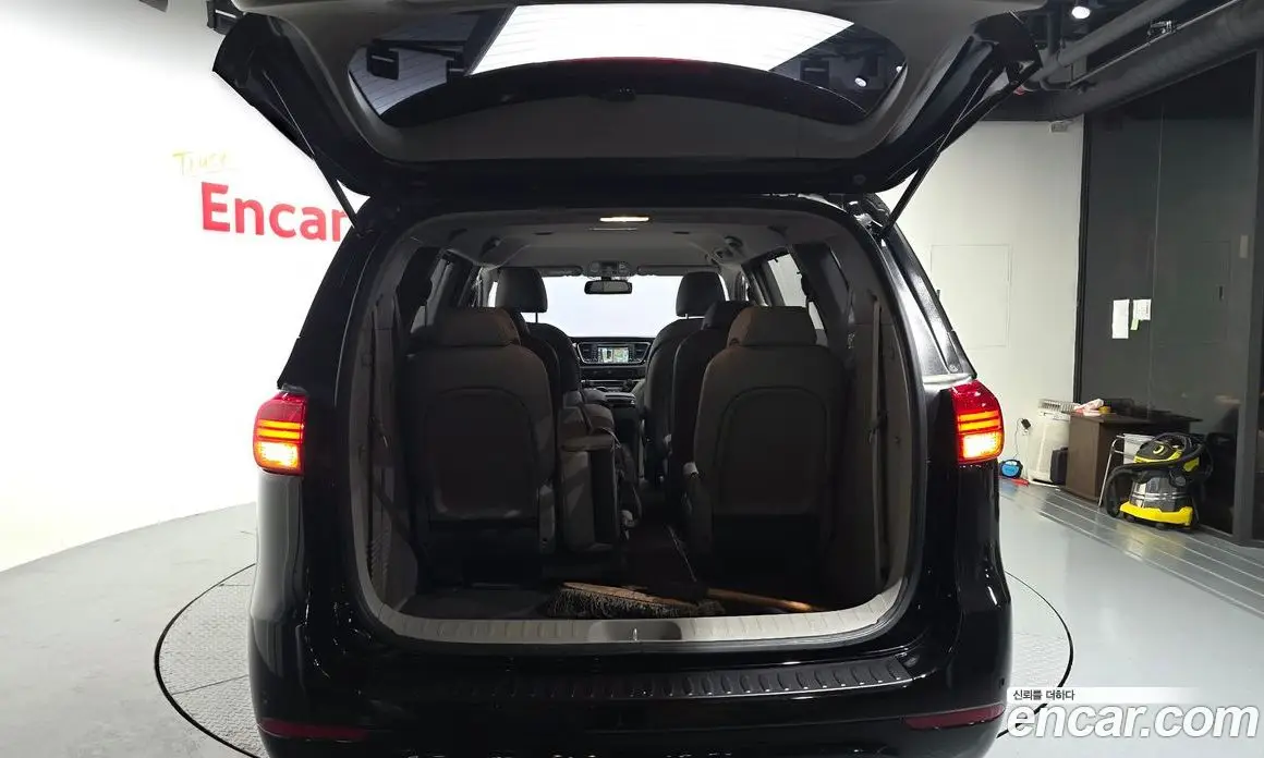 Kia Carnival 2016 2.2 автомат (гидро), фото 29 Kia Carnival 2016 2.2 автомат (гидро), фото 29