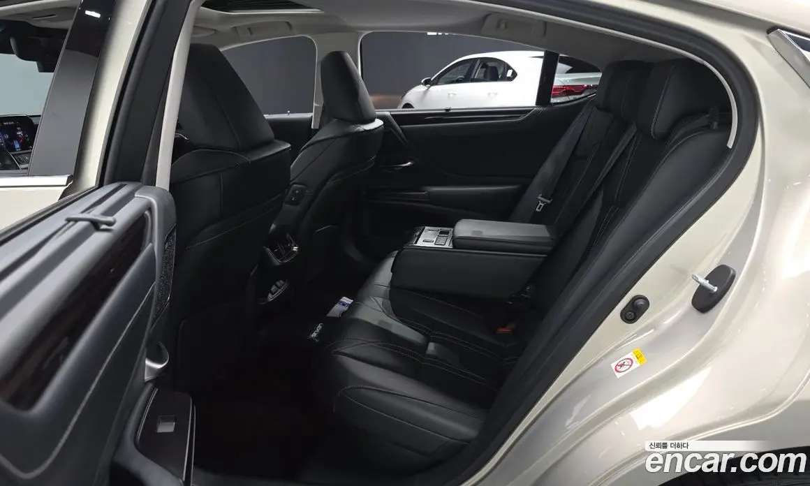 Lexus ES 2019 2.5 автомат (гидро), фото 17 Lexus ES 2019 2.5 автомат (гидро), фото 17