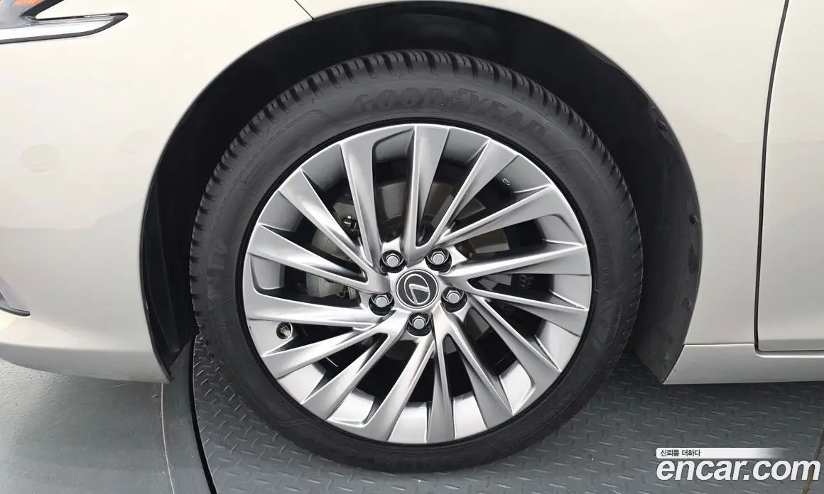 Lexus ES 2019 2.5 автомат (гидро), фото 5 Lexus ES 2019 2.5 автомат (гидро), фото 5