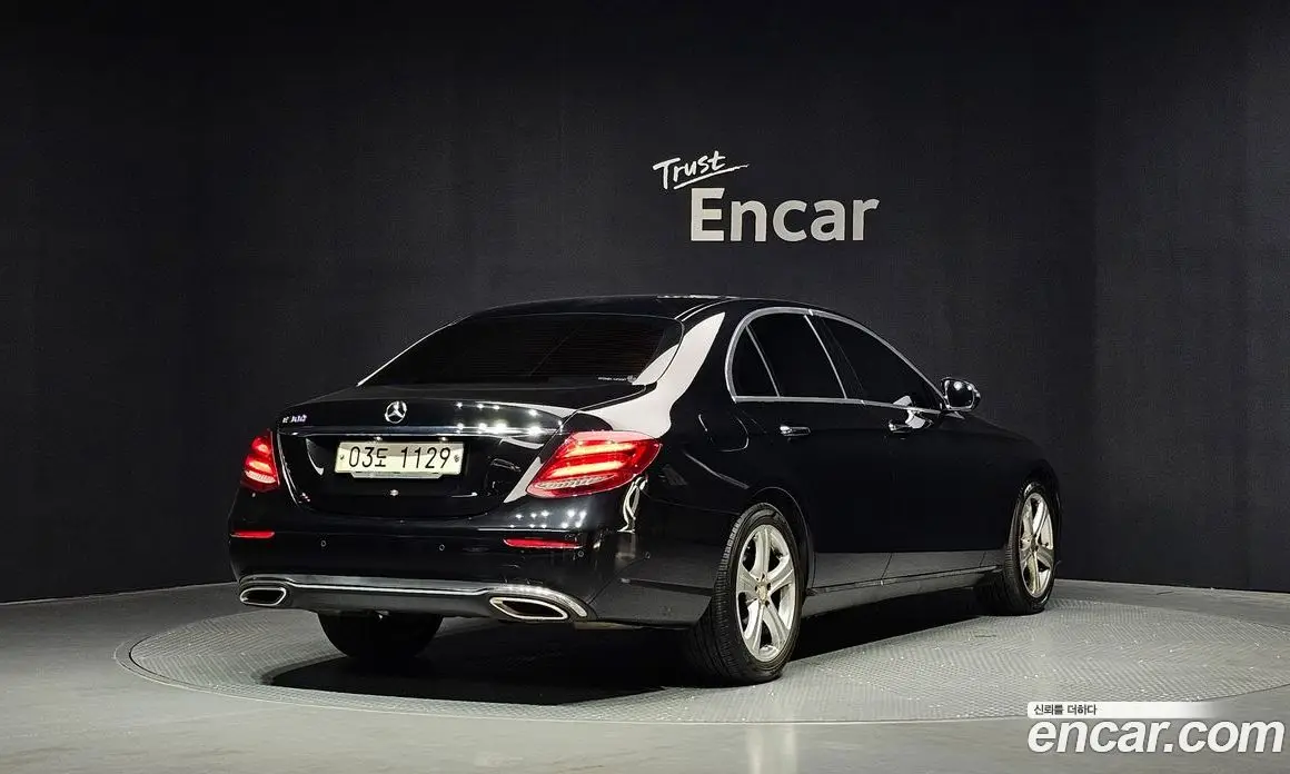 Mercedes-Benz E-Class 2017 2.0 автомат (гидро), фото 2