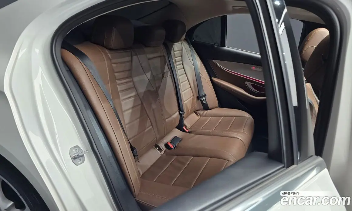 Mercedes-Benz E-Class 2018 2.0 автомат (гидро), фото 16 Mercedes-Benz E-Class 2018 2.0 автомат (гидро), фото 16