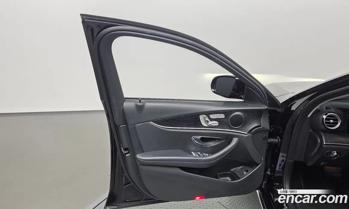 Mercedes-Benz E-Class 2018 2.0 автомат (гидро), фото 14 Mercedes-Benz E-Class 2018 2.0 автомат (гидро), фото 14