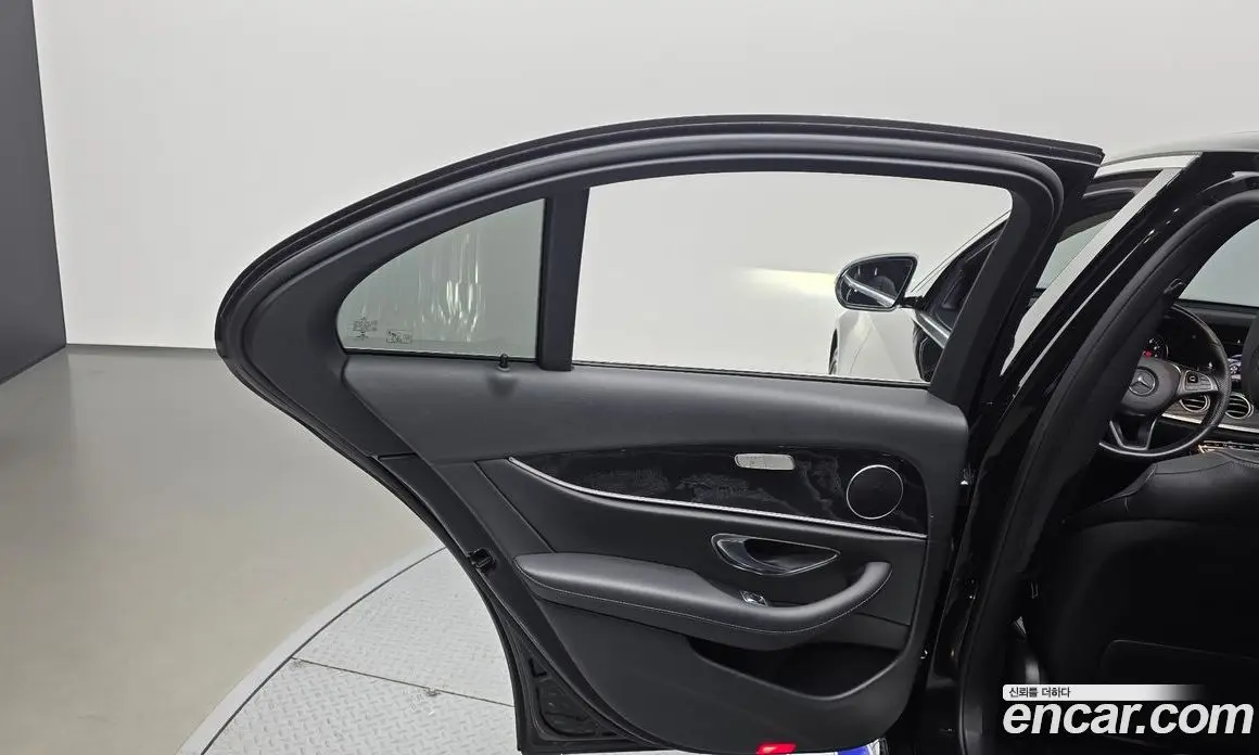 Mercedes-Benz E-Class 2018 2.0 автомат (гидро), фото 15 Mercedes-Benz E-Class 2018 2.0 автомат (гидро), фото 15