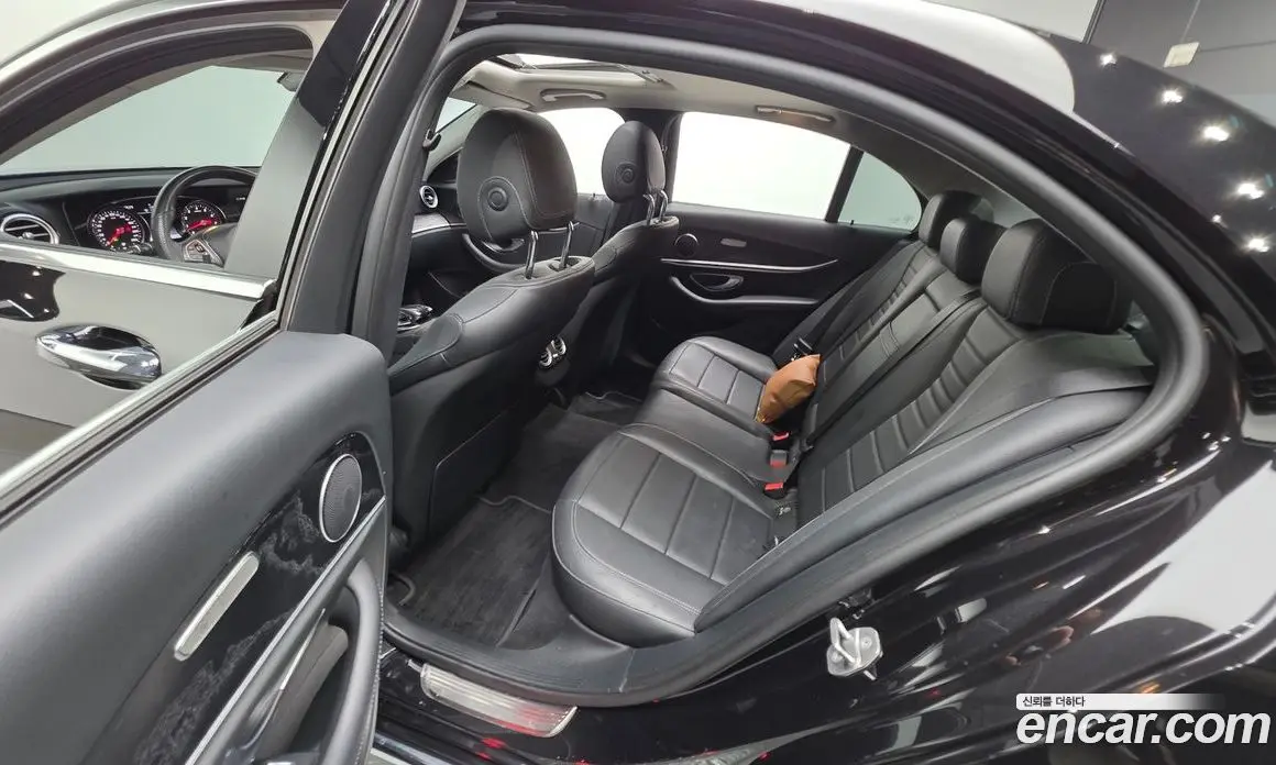 Mercedes-Benz E-Class 2018 2.0 автомат (гидро), фото 16 Mercedes-Benz E-Class 2018 2.0 автомат (гидро), фото 16