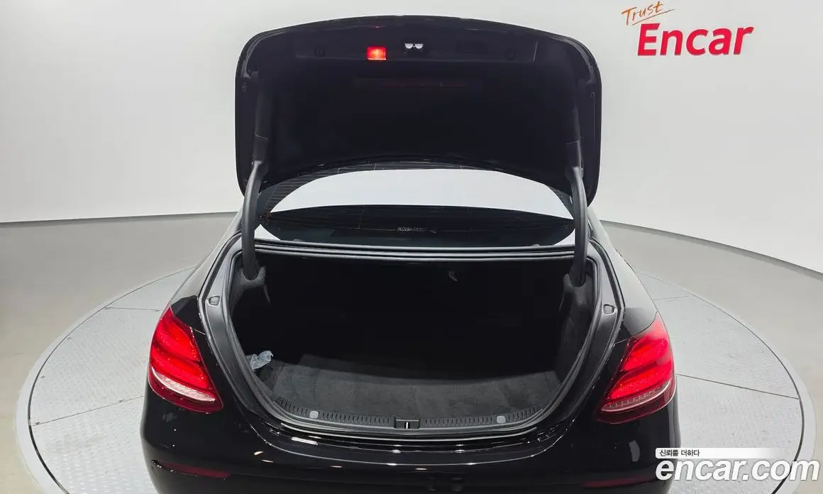 Mercedes-Benz E-Class 2018 2.0 автомат (гидро), фото 26 Mercedes-Benz E-Class 2018 2.0 автомат (гидро), фото 26