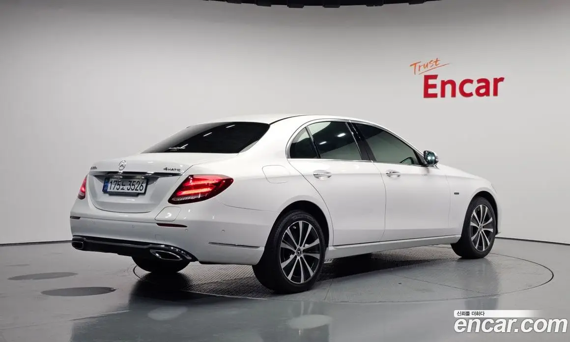 Mercedes-Benz E-Class 2020 2.0 автомат (гидро), фото 2