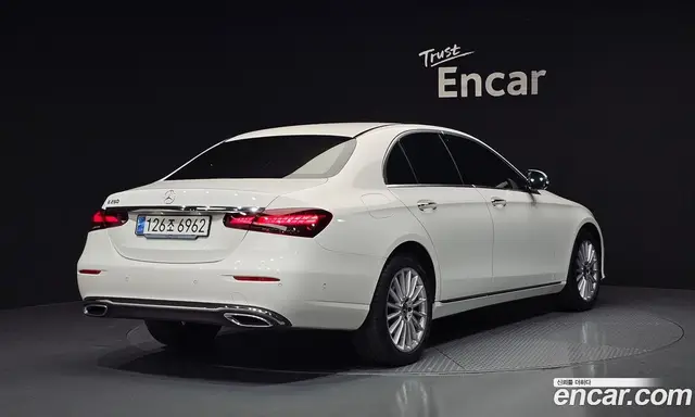Mercedes-Benz E-Class 2023 2.0 автомат (гидро), миниатюра 2