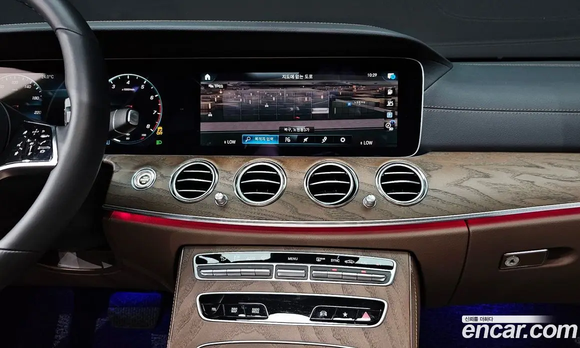 Mercedes-Benz E-Class 2023 2.0 автомат (гидро), фото 13