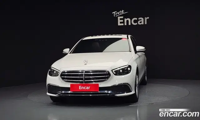 Mercedes-Benz E-Class 2023 2.0 автомат (гидро), миниатюра 3