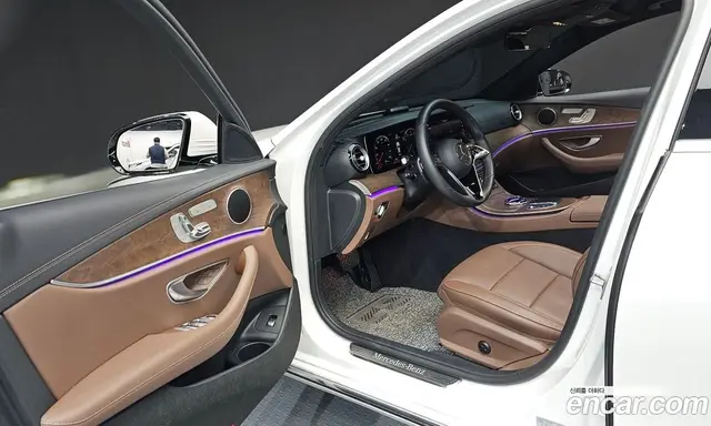 Mercedes-Benz E-Class 2023 2.0 автомат (гидро), миниатюра 10