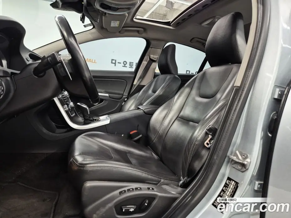Volvo S60 2014 1.6 автомат (гидро), фото 16 Volvo S60 2014 1.6 автомат (гидро), фото 16