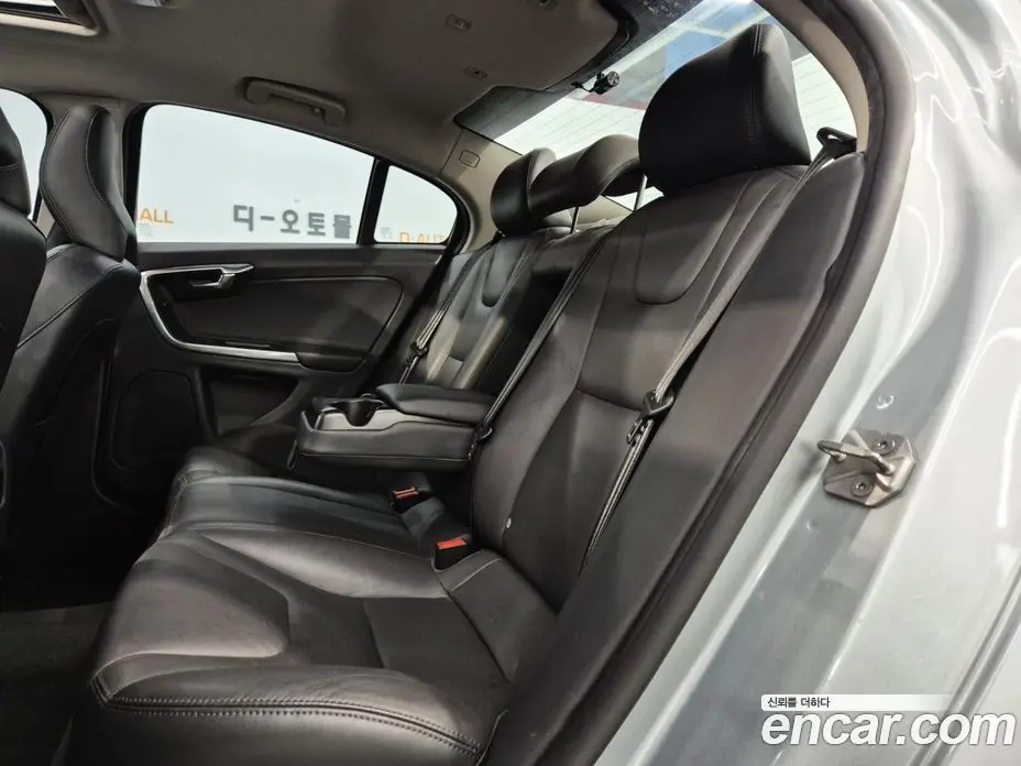 Volvo S60 2014 1.6 автомат (гидро), фото 17 Volvo S60 2014 1.6 автомат (гидро), фото 17