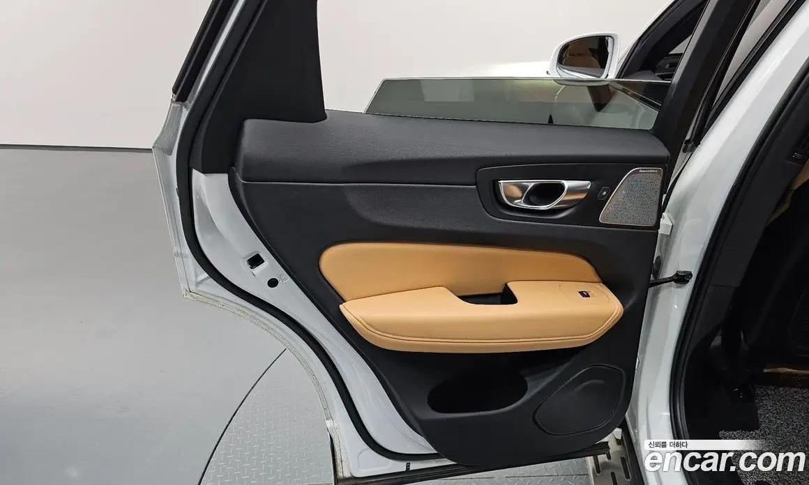 Volvo XC60 2022 2.0 автомат (гидро), фото 15 Volvo XC60 2022 2.0 автомат (гидро), фото 15
