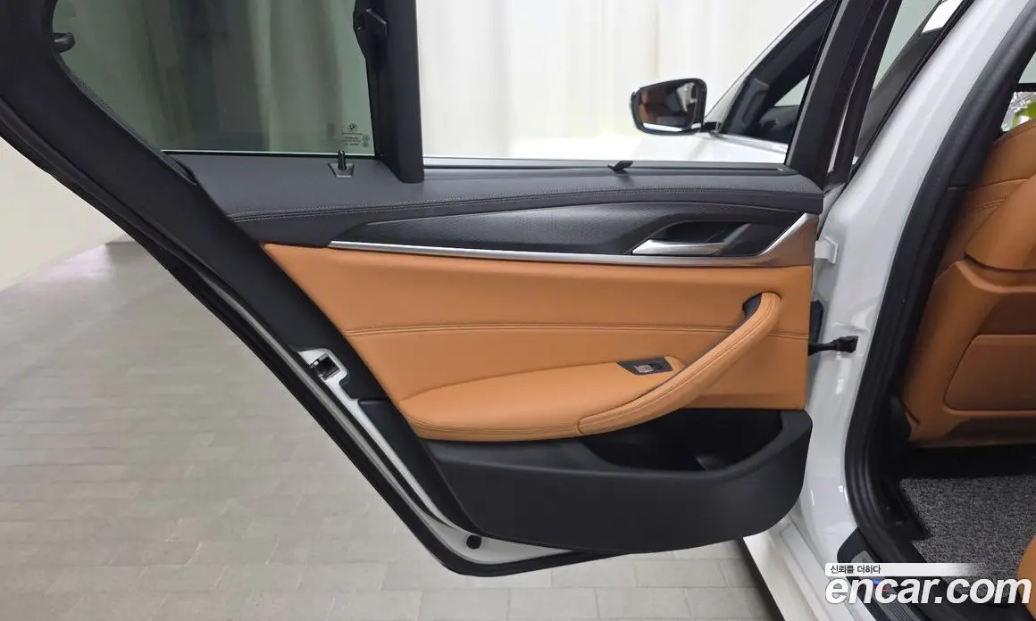BMW 5 серия 2023 2.0 автомат (гидро), фото 15