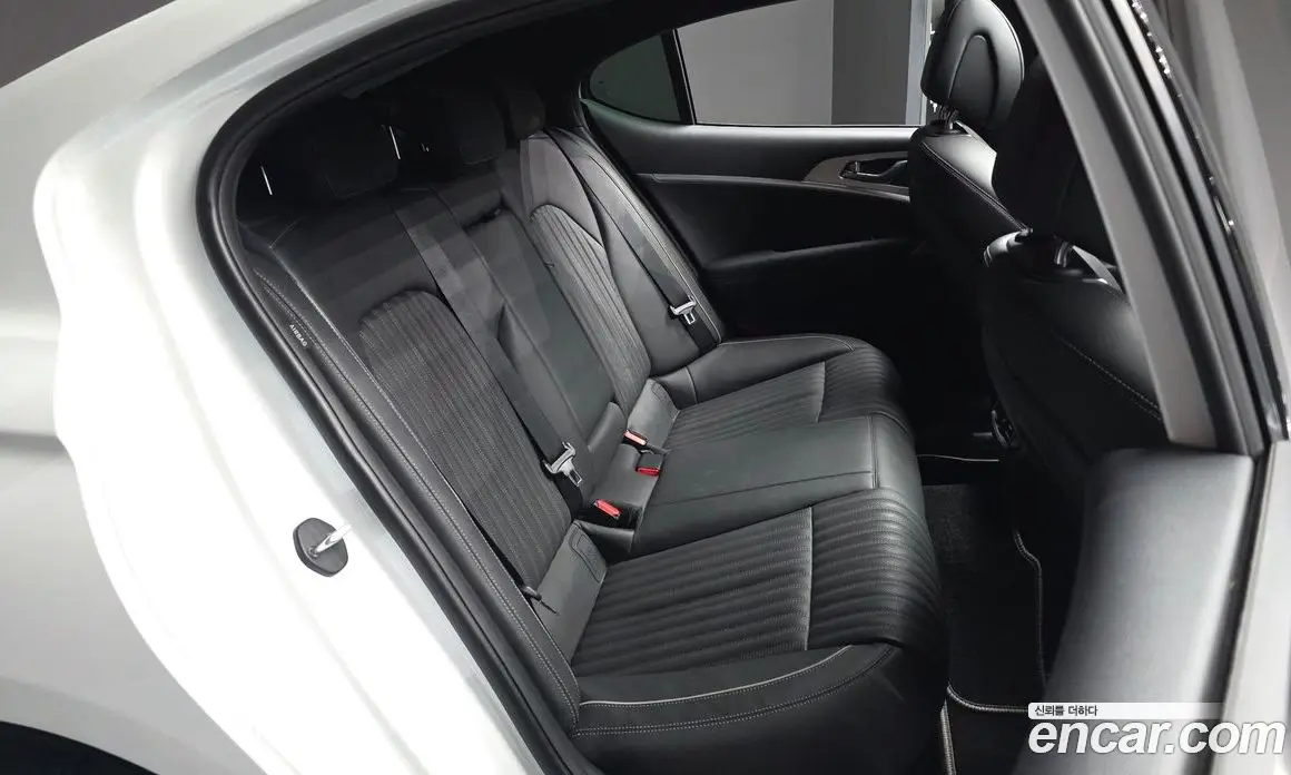 Genesis G70 2019 2.0 автомат (гидро), фото 12 Genesis G70 2019 2.0 автомат (гидро), фото 12