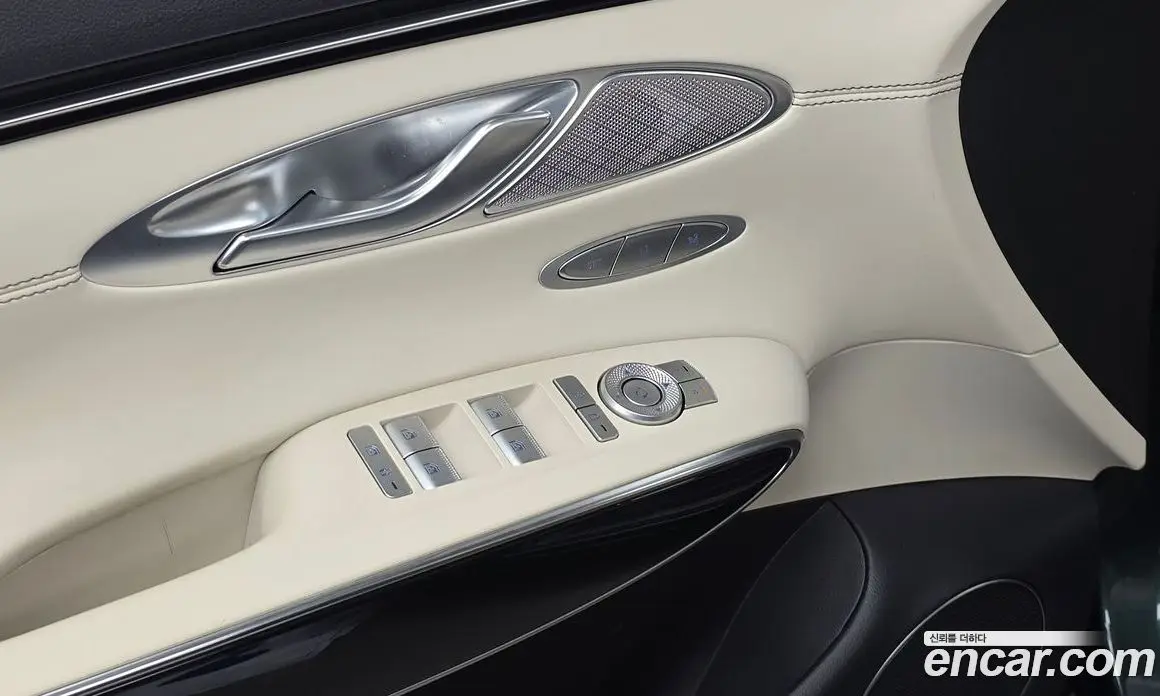 Genesis GV70 2021 2.5 автомат (гидро), фото 17 Genesis GV70 2021 2.5 автомат (гидро), фото 17