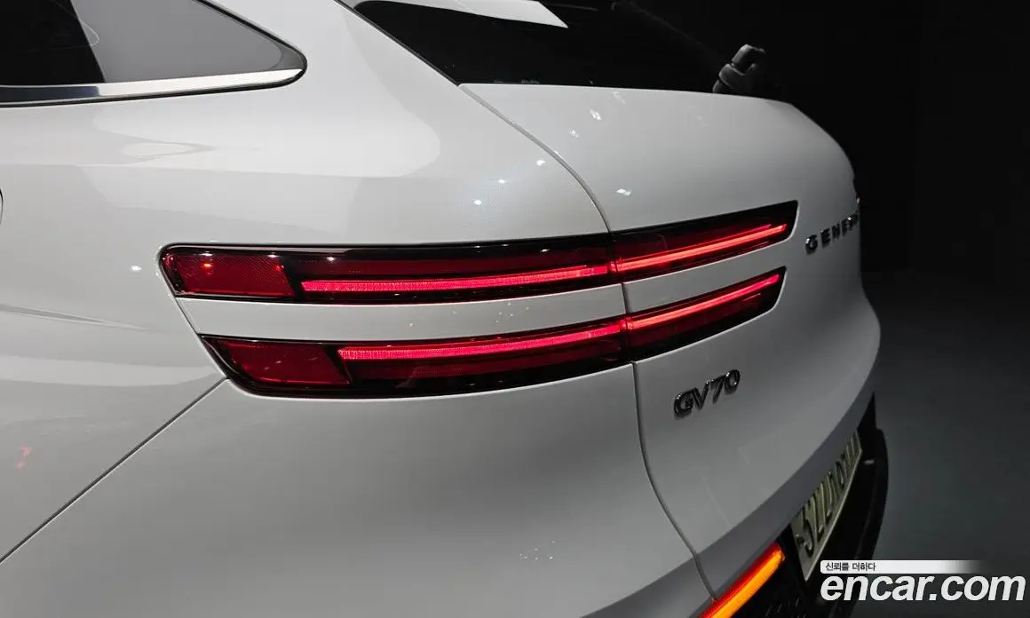 Genesis GV70 2022 2.5 автомат (гидро), фото 8 Genesis GV70 2022 2.5 автомат (гидро), фото 8