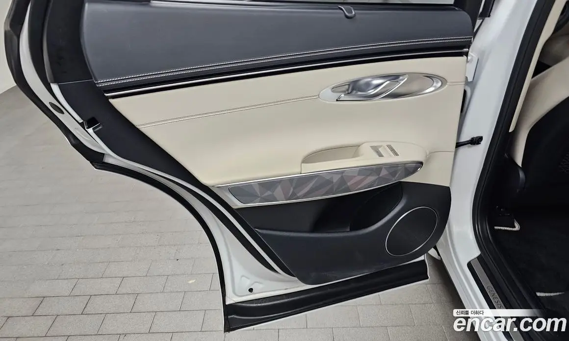 Genesis GV70 2023 2.5 автомат (гидро), фото 15 Genesis GV70 2023 2.5 автомат (гидро), фото 15