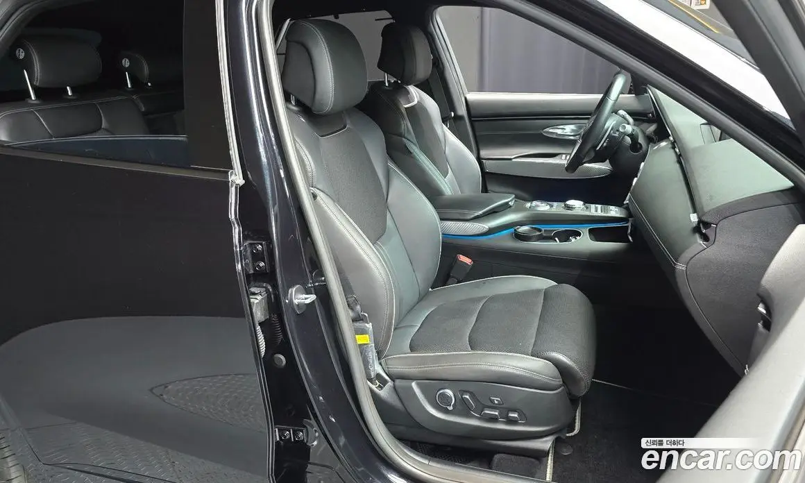 Genesis GV70 2024 2.2 автомат (гидро), фото 12 Genesis GV70 2024 2.2 автомат (гидро), фото 12