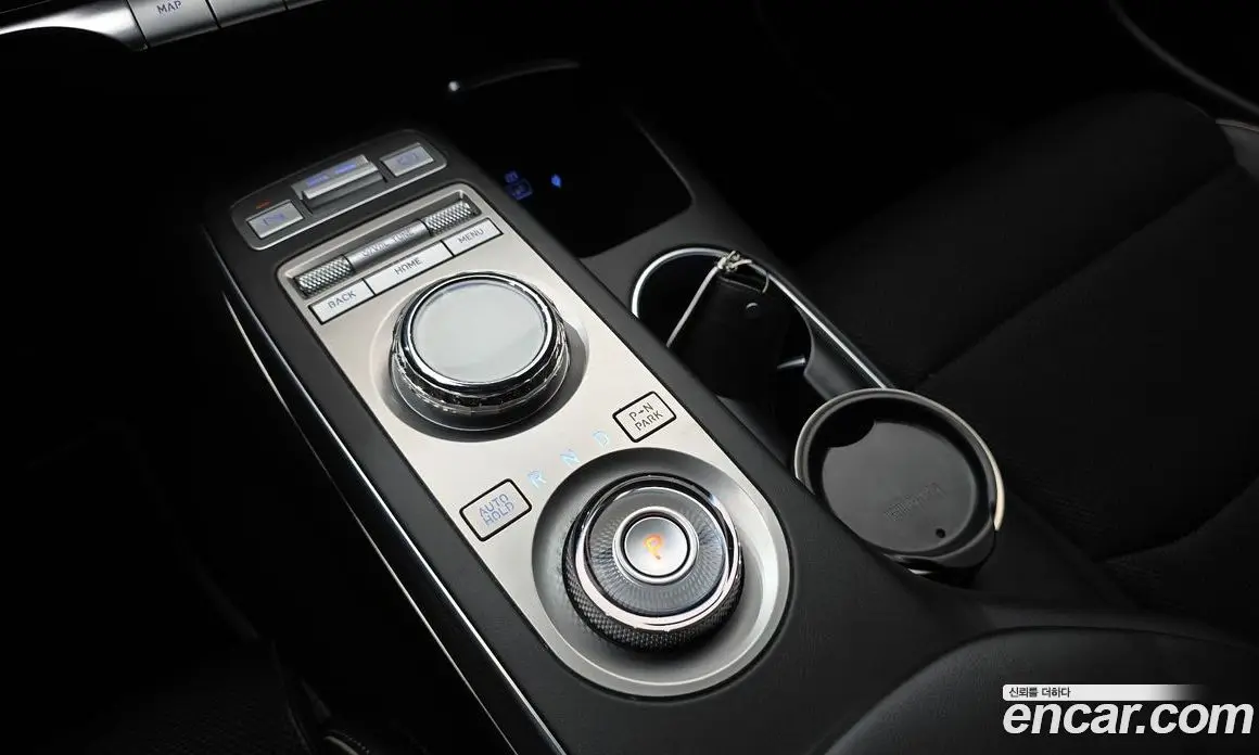 Genesis GV70 2024 2.2 автомат (гидро), фото 9 Genesis GV70 2024 2.2 автомат (гидро), фото 9