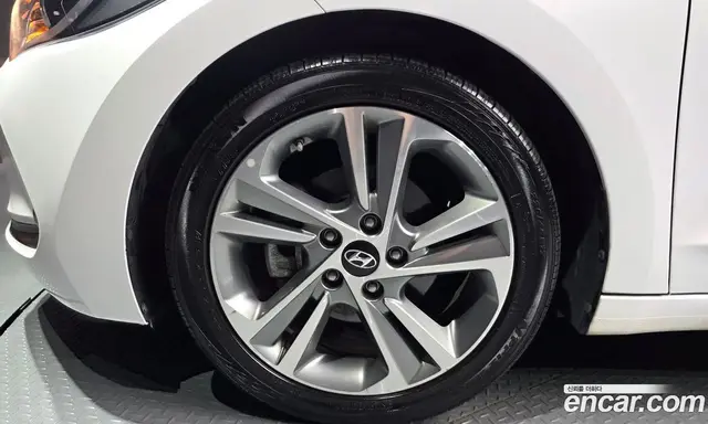 Hyundai Avante 2018 1.6 автомат (гидро), миниатюра 4 Hyundai Avante 2018 1.6 автомат (гидро), миниатюра 4