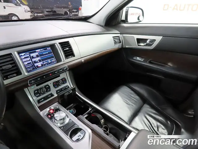 Jaguar XF 2013 2.0 автомат (гидро), миниатюра 11 Jaguar XF 2013 2.0 автомат (гидро), миниатюра 11