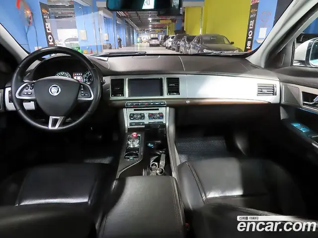 Jaguar XF 2013 2.0 автомат (гидро), миниатюра 5 Jaguar XF 2013 2.0 автомат (гидро), миниатюра 5