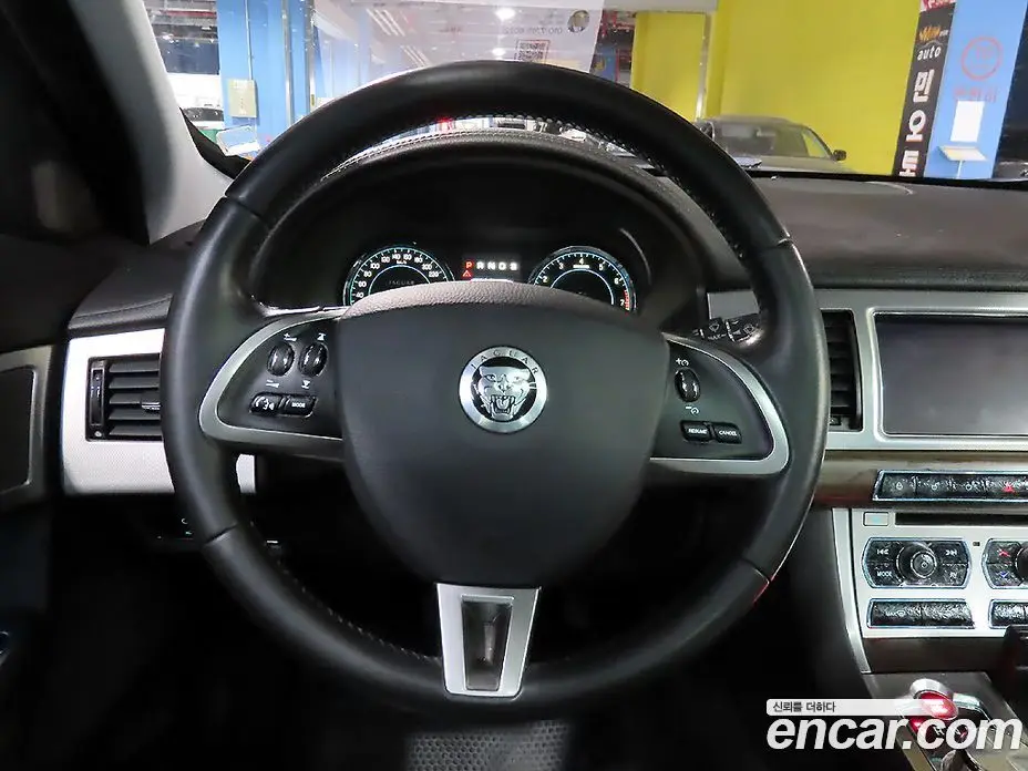 Jaguar XF 2013 2.0 автомат (гидро), фото 10 Jaguar XF 2013 2.0 автомат (гидро), фото 10