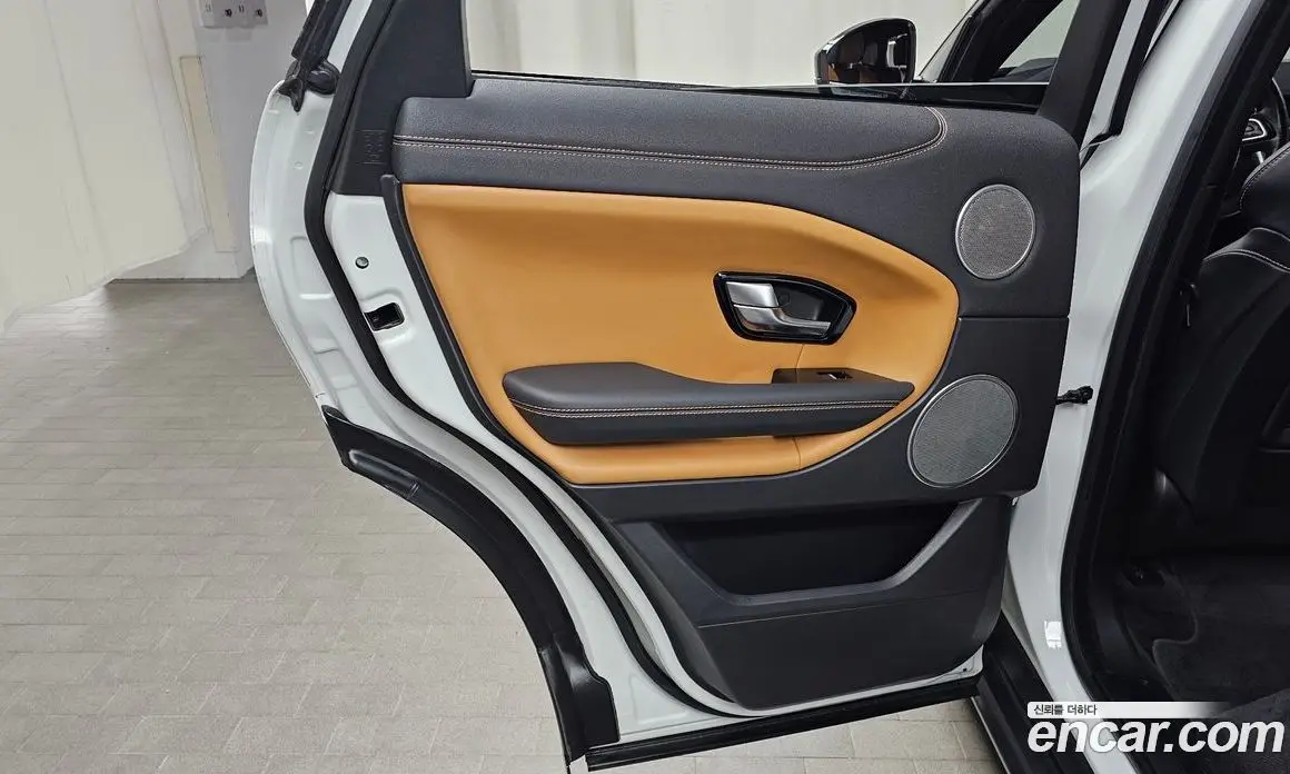 Land Rover Range Rover Evoque 2017 2.0 автомат (гидро), фото 15 Land Rover Range Rover Evoque 2017 2.0 автомат (гидро), фото 15
