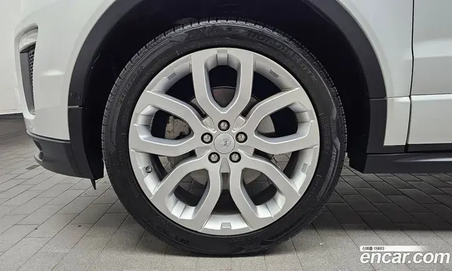 Land Rover Range Rover Evoque 2017 2.0 автомат (гидро), миниатюра 5 Land Rover Range Rover Evoque 2017 2.0 автомат (гидро), миниатюра 5