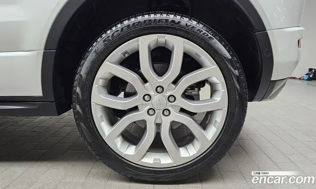 Land Rover Range Rover Evoque 2017 2.0 автомат (гидро), миниатюра 7 Land Rover Range Rover Evoque 2017 2.0 автомат (гидро), миниатюра 7