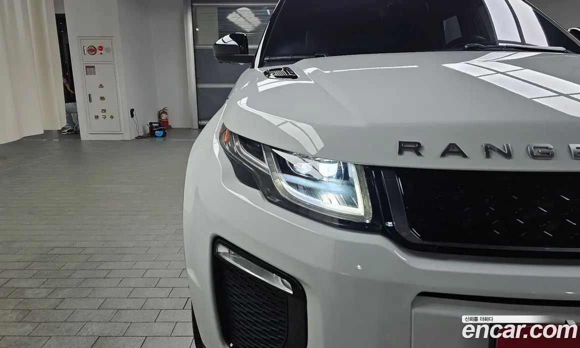 Land Rover Range Rover Evoque 2017 2.0 автомат (гидро), фото 8 Land Rover Range Rover Evoque 2017 2.0 автомат (гидро), фото 8