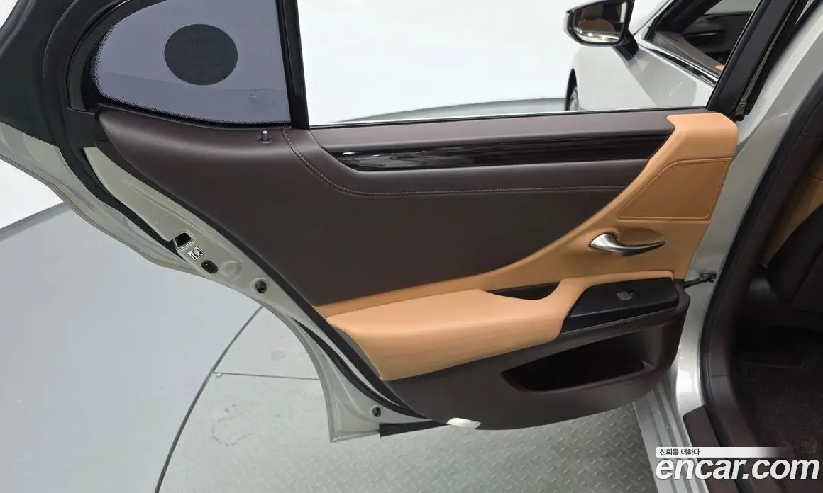 Lexus ES 2020 2.5 автомат (гидро), фото 14 Lexus ES 2020 2.5 автомат (гидро), фото 14