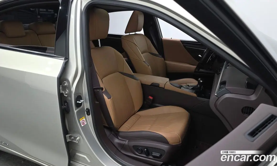 Lexus ES 2020 2.5 автомат (гидро), фото 15 Lexus ES 2020 2.5 автомат (гидро), фото 15