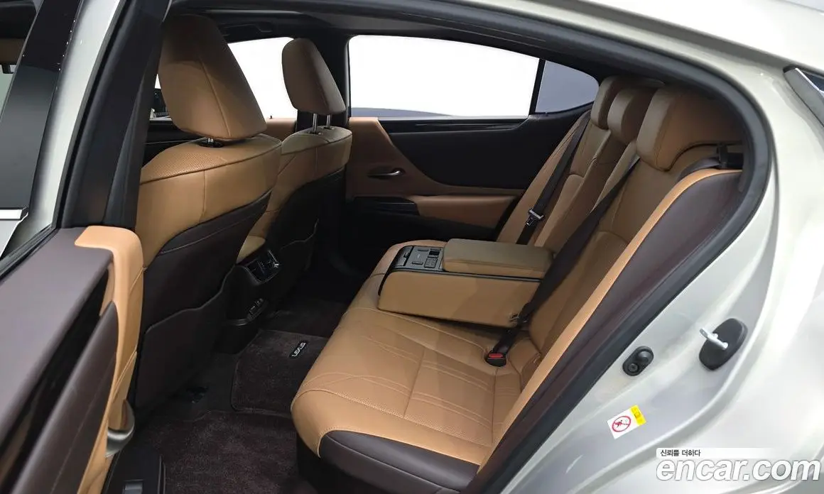 Lexus ES 2020 2.5 автомат (гидро), фото 16 Lexus ES 2020 2.5 автомат (гидро), фото 16