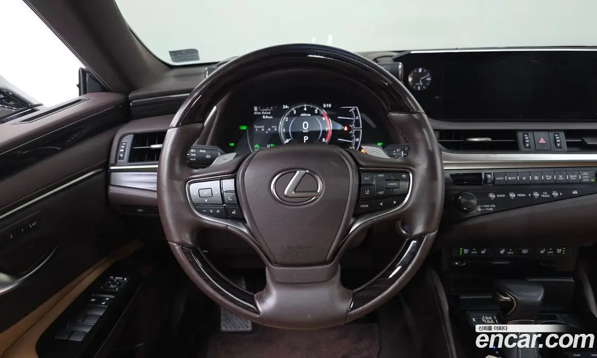 Lexus ES 2020 2.5 автомат (гидро), фото 19 Lexus ES 2020 2.5 автомат (гидро), фото 19
