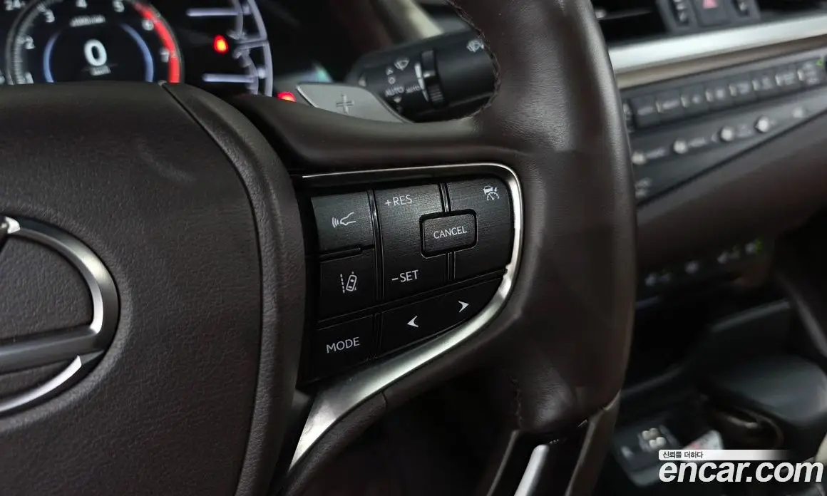 Lexus ES 2020 2.5 автомат (гидро), фото 30 Lexus ES 2020 2.5 автомат (гидро), фото 30