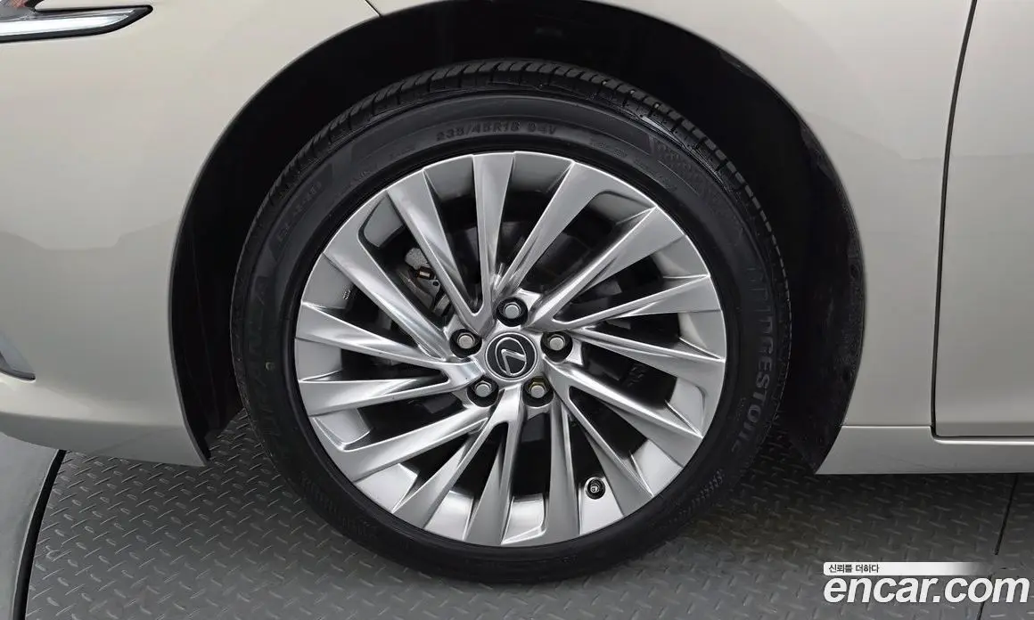 Lexus ES 2020 2.5 автомат (гидро), фото 4 Lexus ES 2020 2.5 автомат (гидро), фото 4