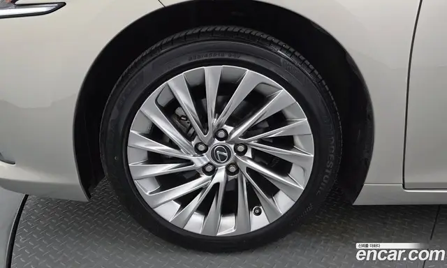 Lexus ES 2020 2.5 автомат (гидро), миниатюра 4 Lexus ES 2020 2.5 автомат (гидро), миниатюра 4