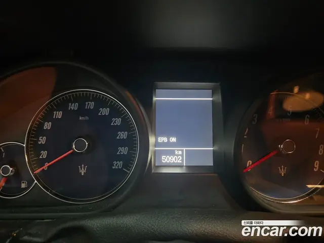 Maserati Gran Cabrio 2014 4.7 автомат (гидро), миниатюра 7 Maserati Gran Cabrio 2014 4.7 автомат (гидро), миниатюра 7