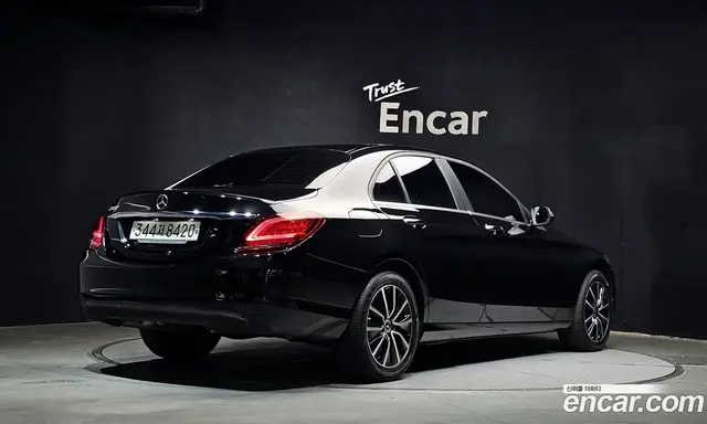 Mercedes-Benz C-Class 2019 2.0 автомат (гидро), миниатюра 2