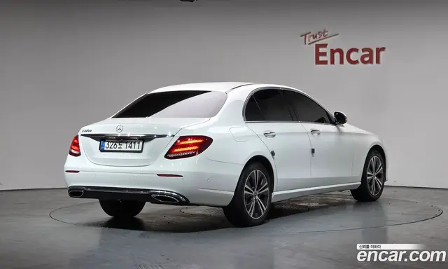 Mercedes-Benz E-Class 2020 1.9 автомат (гидро), миниатюра 2